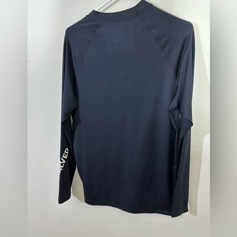 Quik Silver. Sz X L Athleisure top in navy/ white printing on sleeve etc. - Picture 3 of 11